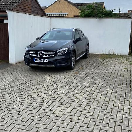 Private Room, Shared Bathroom With One Other, Tea And Coffee Making Facilities, Mini Fridge And Hairdryer, King Sized Bed With Help Yourself Continental Breakfast In Secluded Modern Property With Parking Bournemouth Exterior photo
