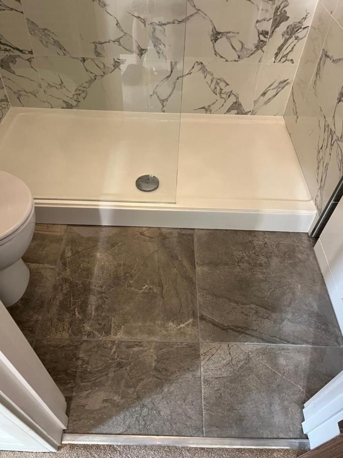 Private Room, Shared Bathroom With One Other, Tea And Coffee Making Facilities, Mini Fridge And Hairdryer, King Sized Bed With Help Yourself Continental Breakfast In Secluded Modern Property With Parking Bournemouth Exterior photo